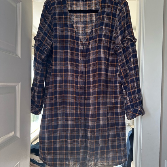 Madewell Tops - Madewell Plaid blue and brown V-Neck Women's flannel dress shirt- S